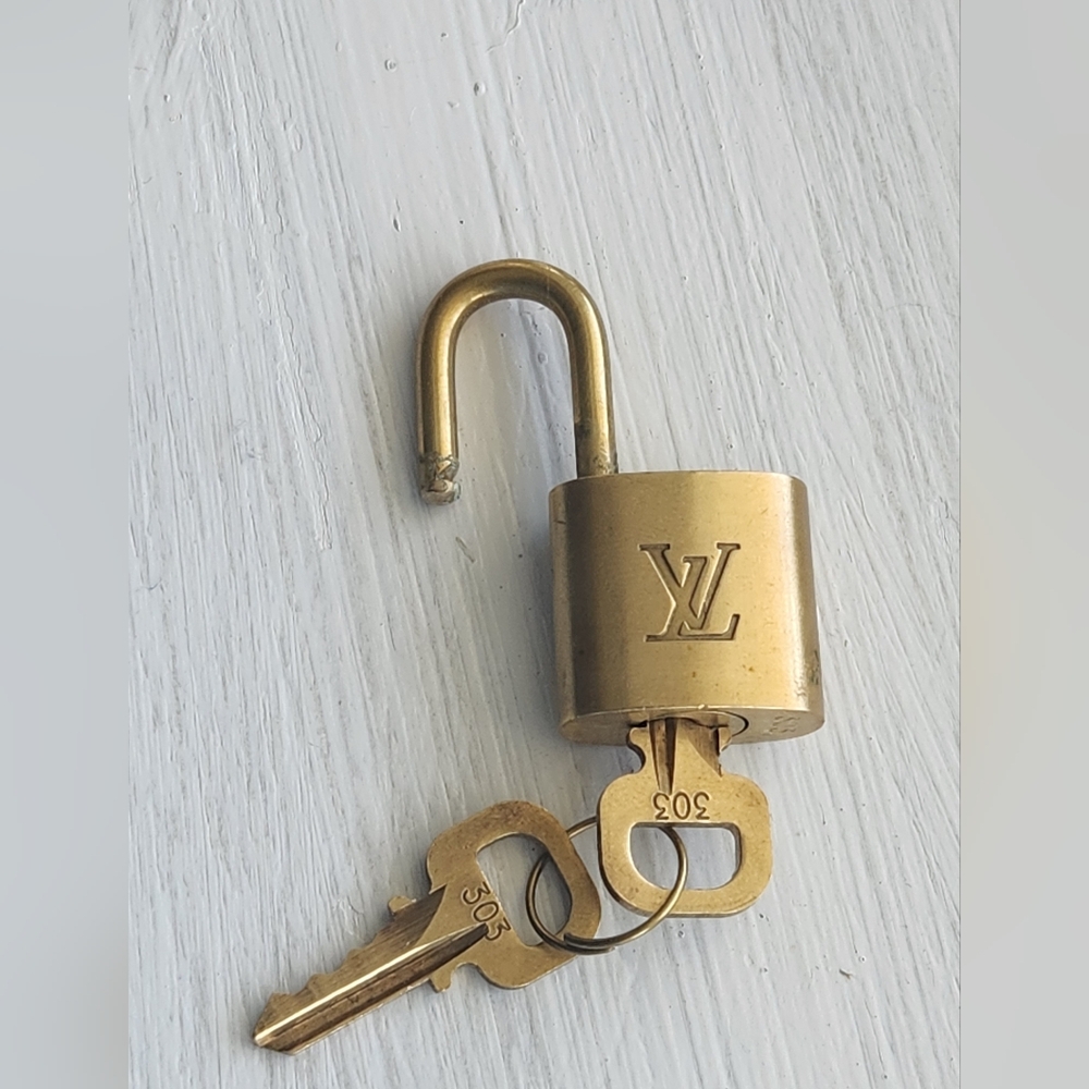 Louis Vuitton Brass Padlock with Keys 303